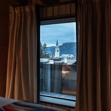 Eight Cortina Отель 5*