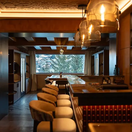 Отель Eight Cortina 5*
