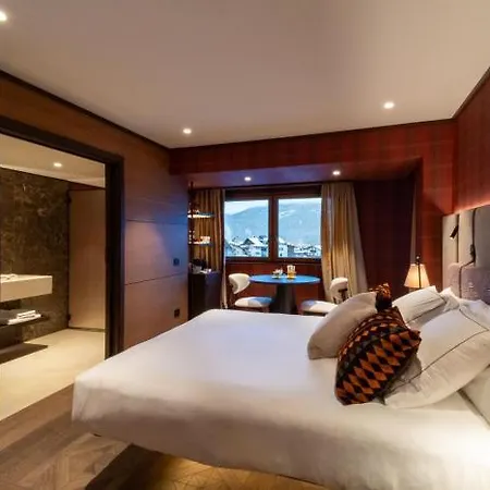 Отель Eight Cortina 5*
