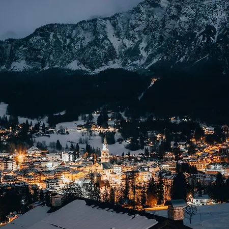 Eight Cortina Отель Кортина-д'Ампеццо